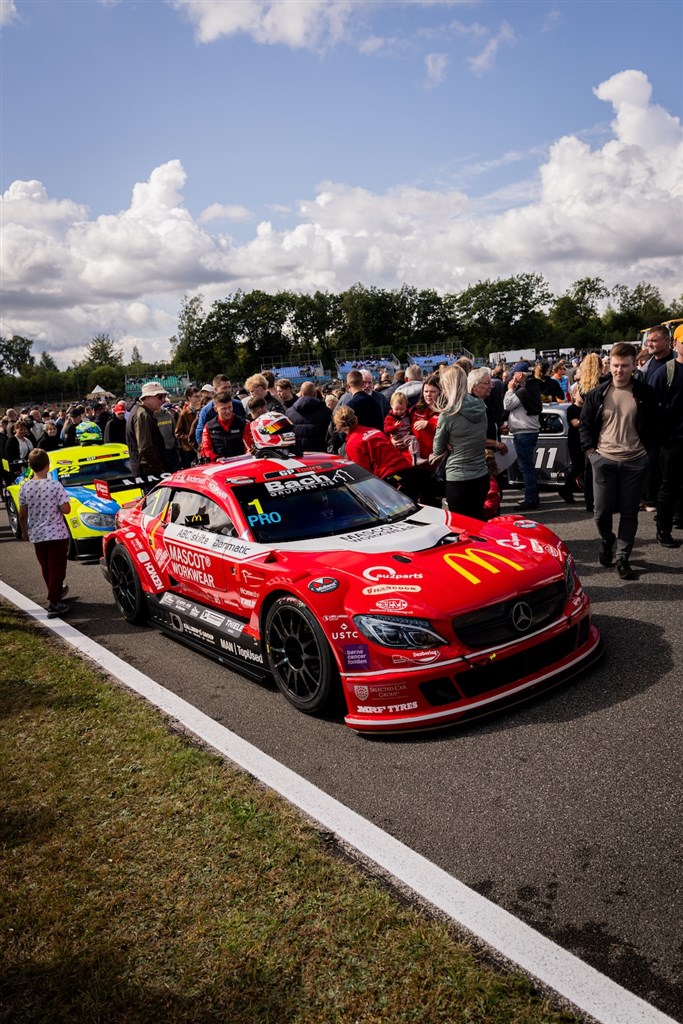 Selected Car Racing i offensiven til Night Race.
(Foto: Stine Schjøtler / Selected Car Group)